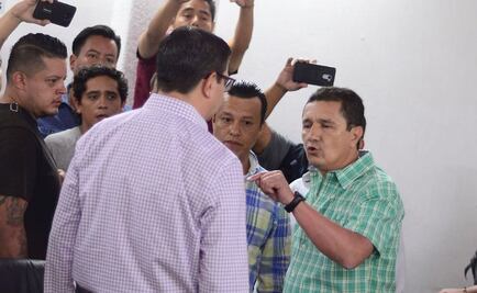 Video. Empresario entra a cabildo de Cuernavaca y encara a regidor
