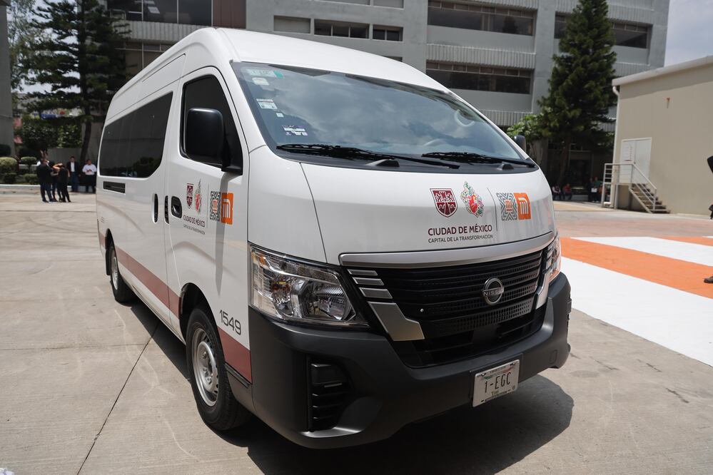 El Sistema de Transporte Colectivo (STC) entregó dos unidades nuevas para el traslado de trabajadoras de taquilla, quienes arriban a las estaciones por la madrugada. (Foto: especial)