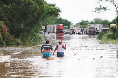 Denuncian negligencia de las autoridades de Nayarit, tras paso de Willa