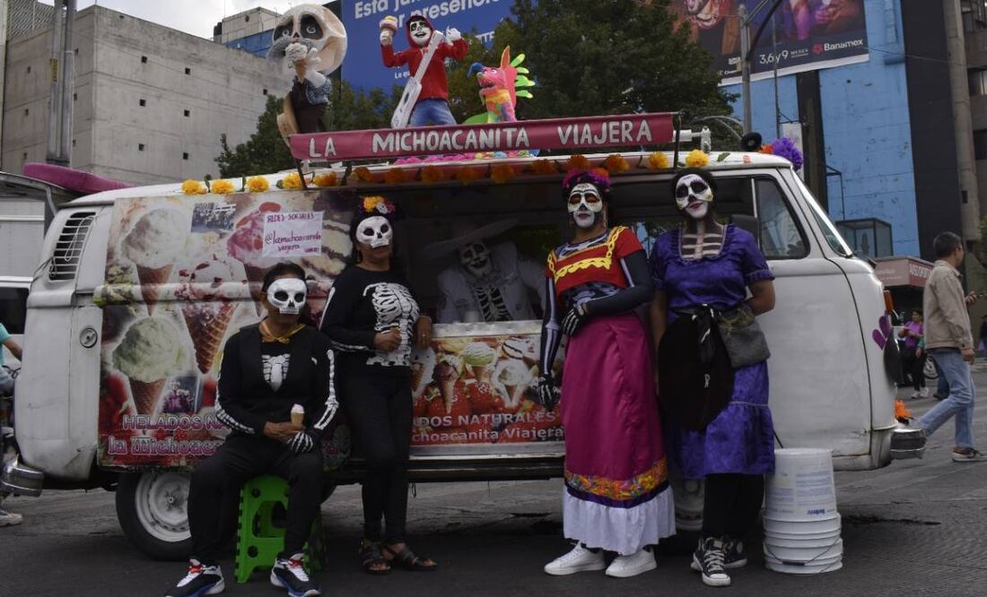 Negocio familiar lleva 18 años recorriendo las calles de la CDMX en los desfiles con disfraces
Foto: Arantxa Meave