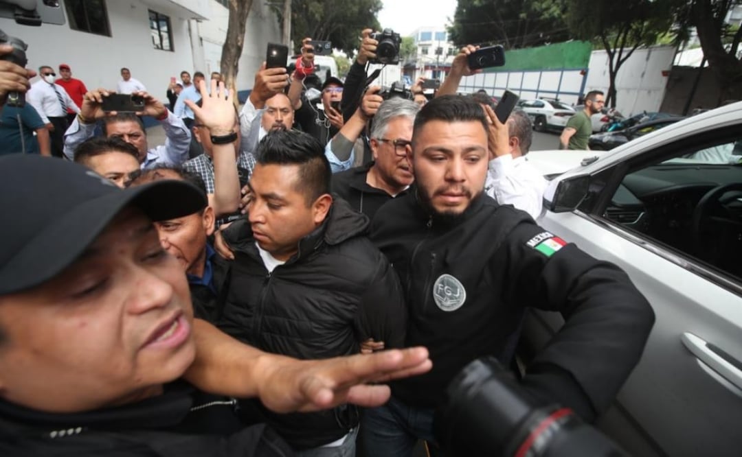 La Fiscalía mexiquense detuvo en Coyoacán a Sergio "N", acusado de arrojar a un perrito a un cazo con aceite hirviendo. Foto: Valente Rosas. EL UNIVERSAL