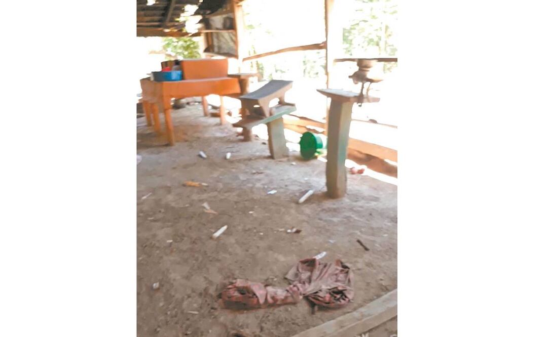 Las casas de los pobladores de las comunidades asediadas quedaron en el total abandono. Foto: Especial.