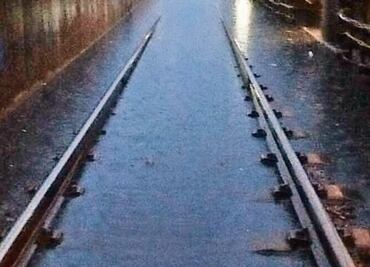 Se inundan vías del Metro de la Línea A por fuertes lluvias