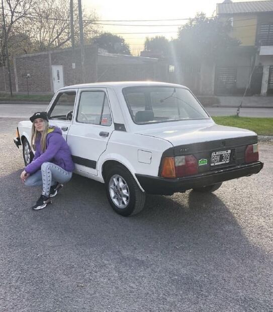 Joven compró el auto de sus sueños, un Fiat 128 y recibió burlas en redes