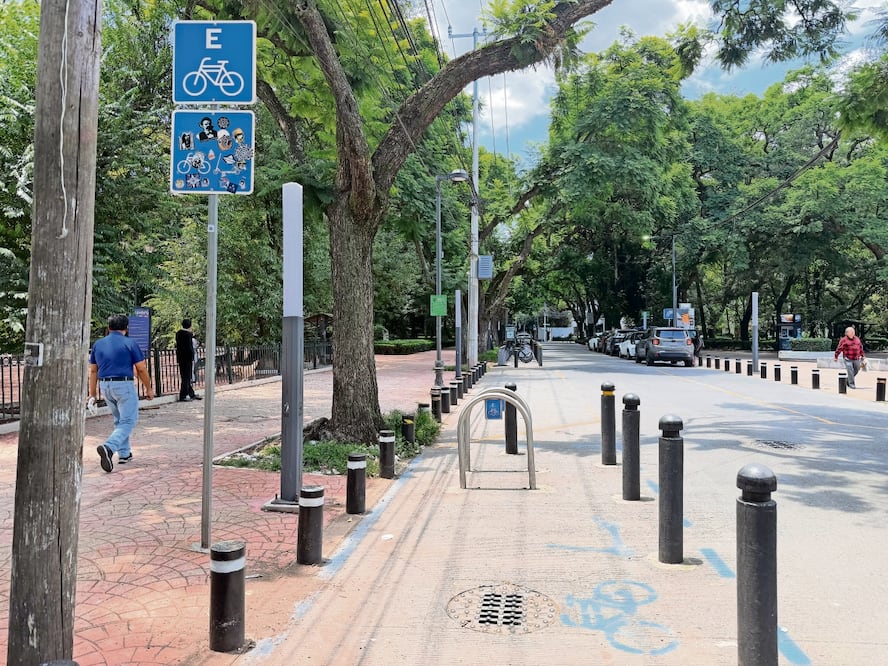 En el Parque México usuarios de monopatines no hallaron ninguno. Foto: Leonardo Lugo/ EL UNIVERSAL