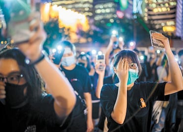 Estudiantes de H. Kong llaman a paro