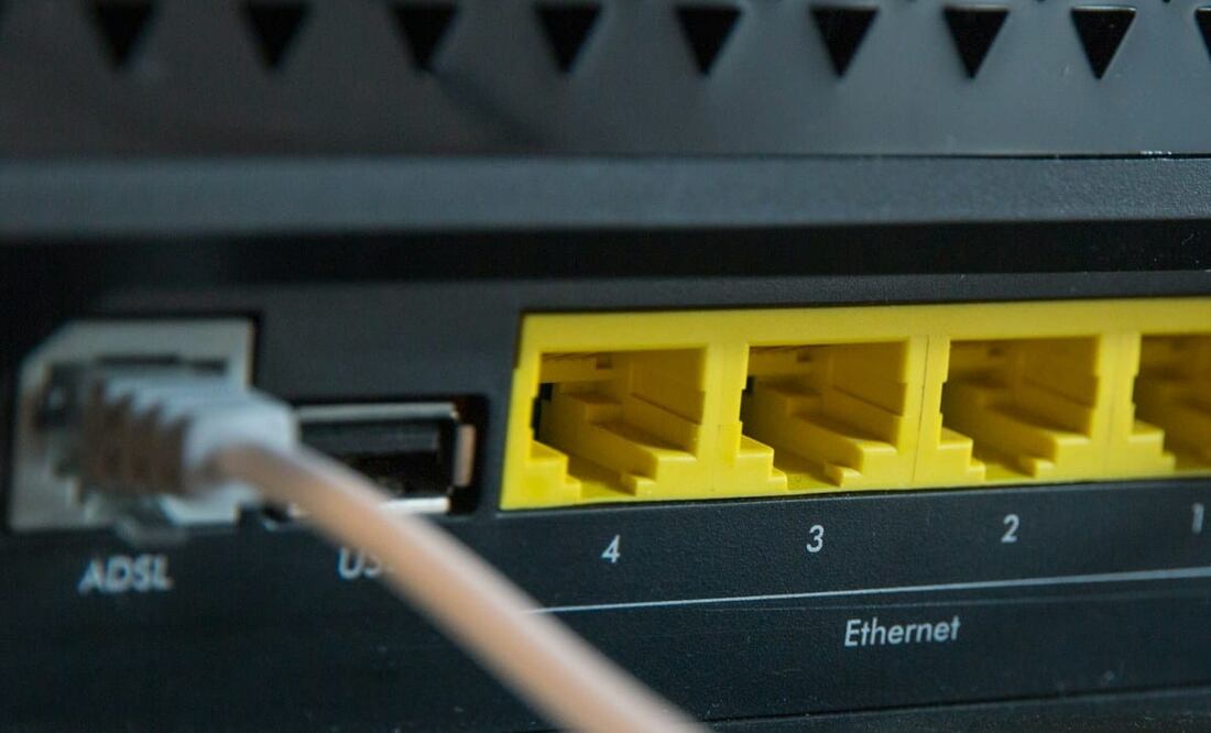Almacenamiento local, cargador y actualización de software, algunas de las funciones del puerto USB del router. Foto: Unsplash