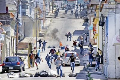 Divide a la oposición ir a diálogo en Venezuela