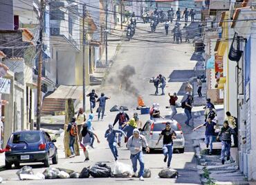 Divide a la oposición ir a diálogo en Venezuela