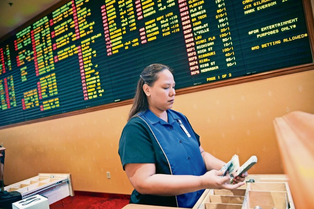 Los momios favorecen a Floyd, pero apostadores británicos ejercen presión (JOHN LOCHER.)