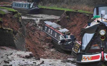 Enorme socavón en canal de Inglaterra se "traga" embarcaciones; evacuan a más de 15 personas