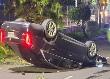 Ataque armado deja un muerto en Xochimilco; motociclistas disparan contra vehículo y provocan volcadura