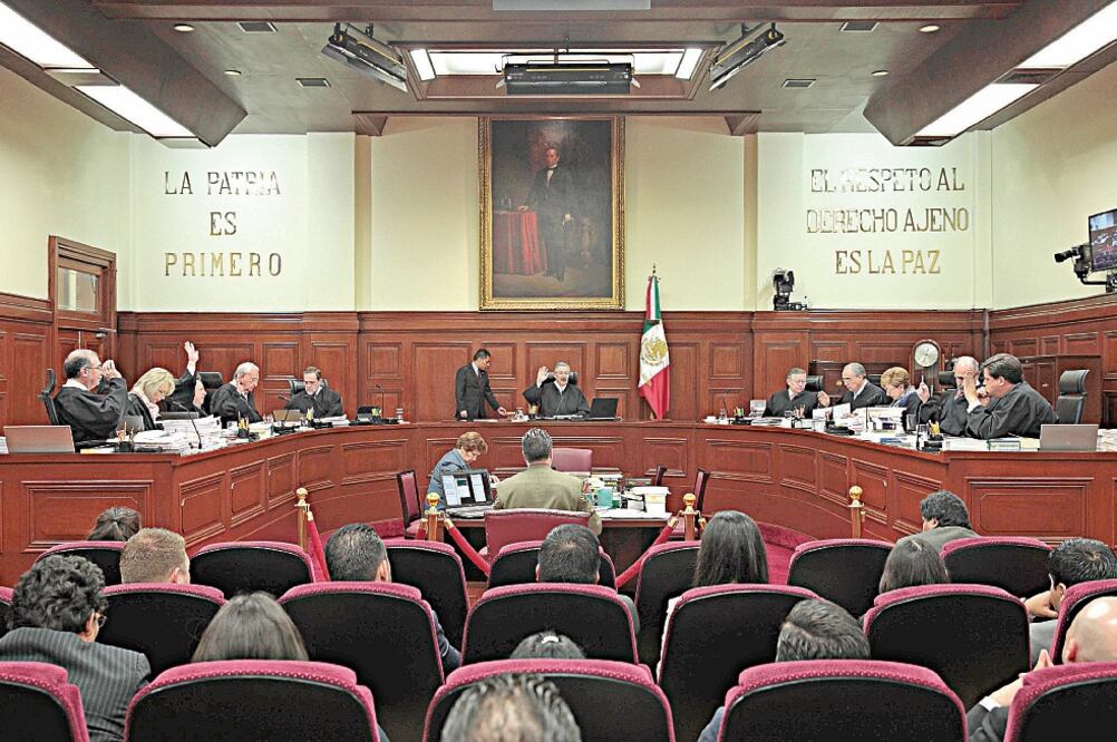 El senador del sol azteca Luis Humberto Fernández subrayó que la SCJN está conformada por 11 ministros, de los cuales sólo dos son mujeres y una de ellas, Olga Sánchez Cordero, terminará su encargo en noviembre próximo (ARCHIVO EL UNIVERSAL)