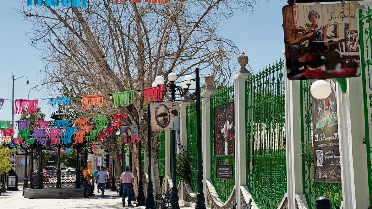 El Paseo Juan Gabriel es uno de los sitios más visitados por turistas que llegan a Ciudad Juárez en busca de lugares para recordar al músico. Foto: PAOLA GAMBOA/EL UNIVERSAL