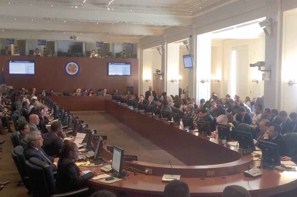 Durante una sesión extraordinaria de la Organización de Estados Americanos (OEA), delegados de los distintos países miembros del organismo analizaron la situación económica, política y social actual de Venezuela. (LUIS ALONSO LUGO. AP)