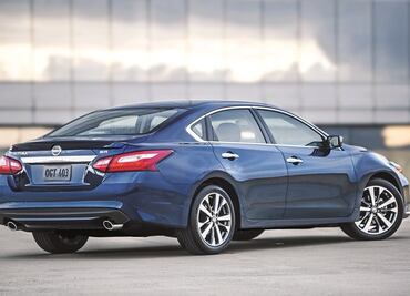 Dólar abarata autos en México respecto a EU, dice la AMDA