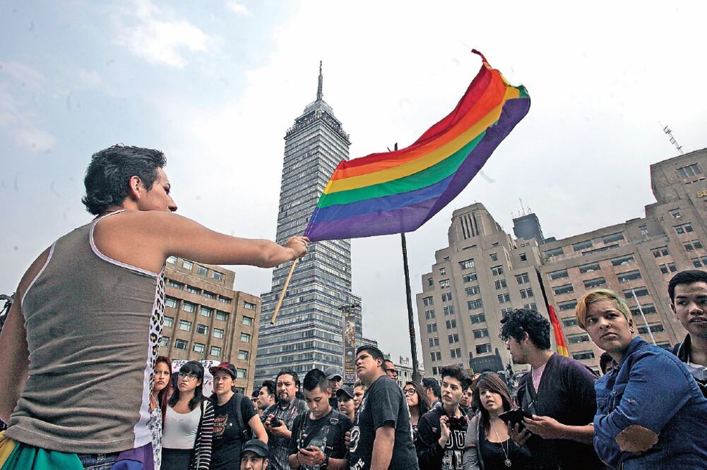 El pasado Día Internacional contra la Homofobia y la Transfobia el presidente Enrique Peña Nieto presentó una iniciativa de reforma para permitir los matrimonios igualitario (JUAN CARLOS REYES. EL UNIVERSAL)