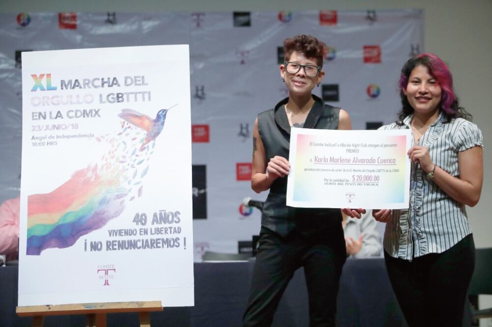 Karla Marlene Alvarado y Sara Espíndola son las realizadoras del cartel ganador de la edición 40 de la Marcha del Orgullo LGBTTTI (IVÁN STEPHENS. EL UNIVERSAL)