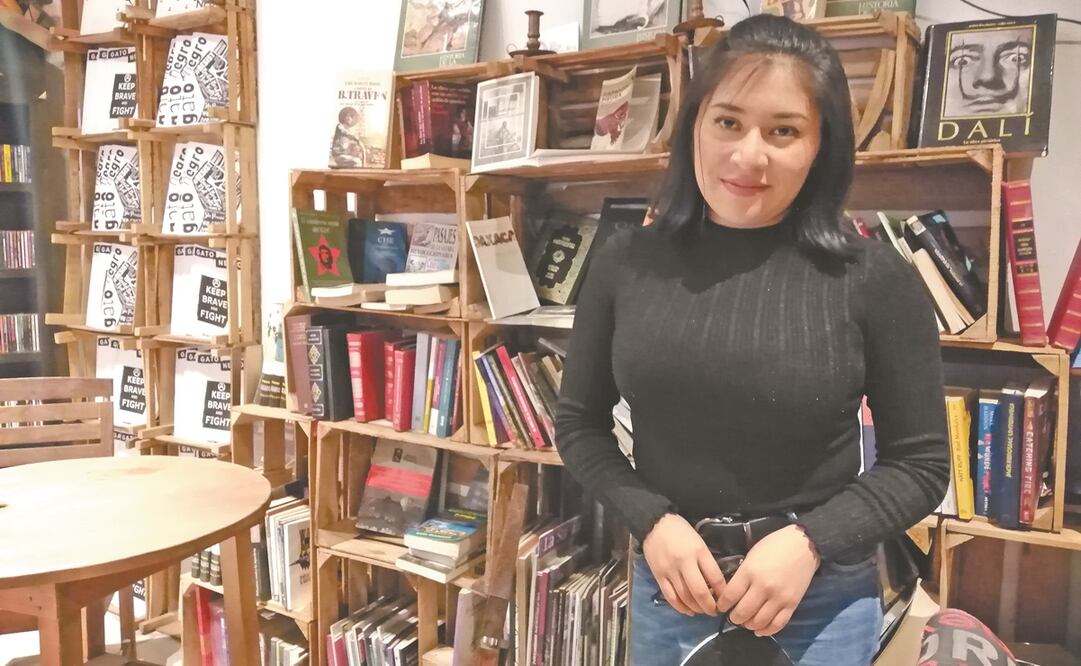 Yésica Itzel da capacitaciones sobre lenguaje incluyente, igualdad de género y elaboración de artículos artesanales. Fotos: Juan Carlos Zavala. EL UNIVERSAL