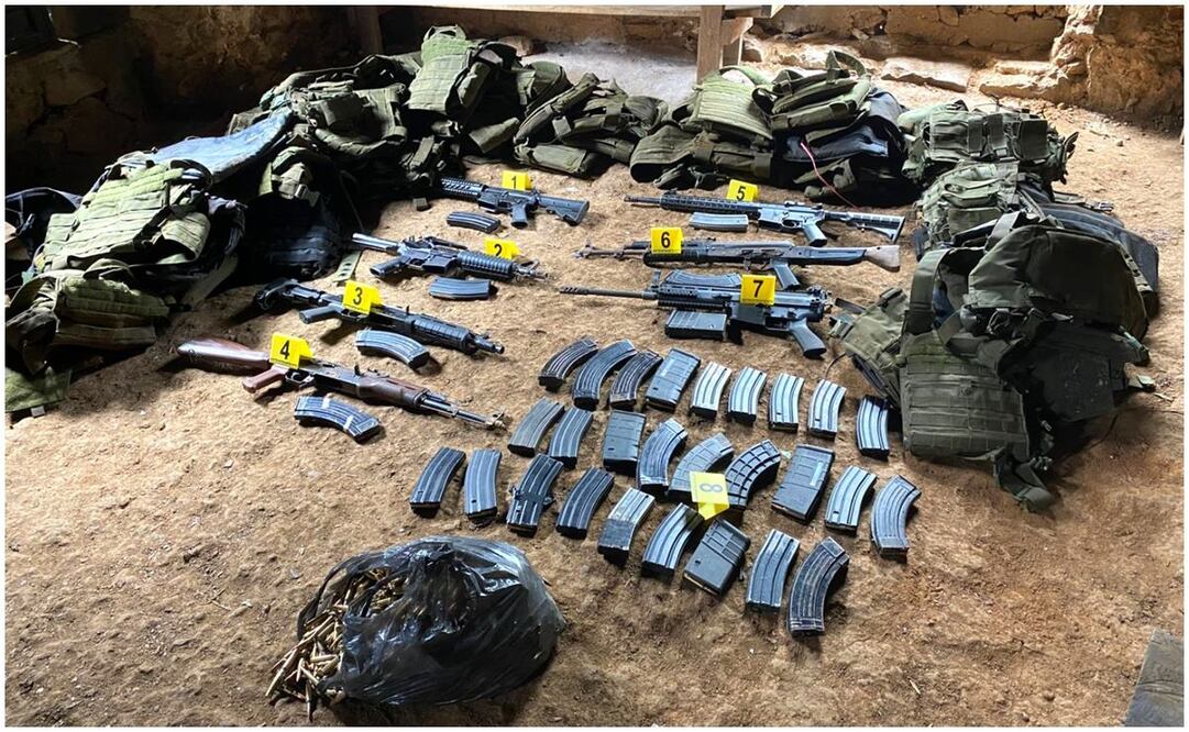 FGR asegura armamento del Cártel Jalisco Nueva Generación en Pantelhó, Chiapas. Foto: Especial