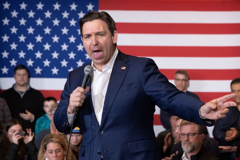 Gobernador Ron DeSantis convoca al legislativo estatal para liderar deportaciones de Trump en Florida. FOTO: EFE/Archivo