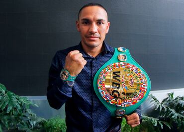 ‘Gallo’ Estrada peleó lesionado y así venció a Rungvisai