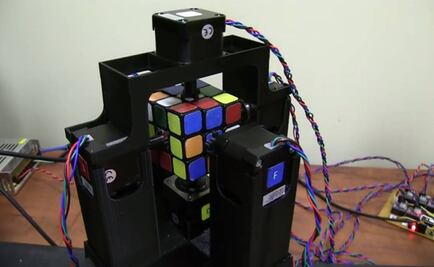 Récord. Robot arma cubo de Rubik en dos segundos