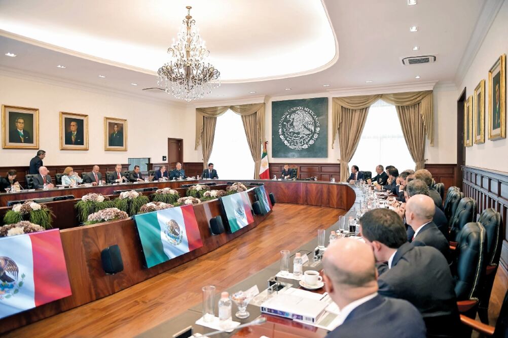 Durante la segunda reunión del gabinete legal, el Ejecutivo Federal escuchó los avances y pendientes en torno a las tareas del Plan Nacional de Desarrollo 2013-2018, que presentó cada uno de los integrantes (ESPECIAL PRESIDENCIA)