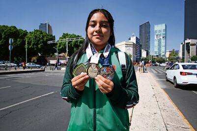 Alondra: la número uno en karate, pero tiene que salir a botear