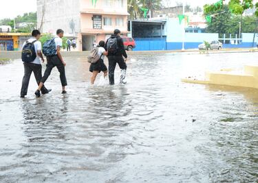 Tromba deja inundaciones en calles y viviendas de Veracruz
