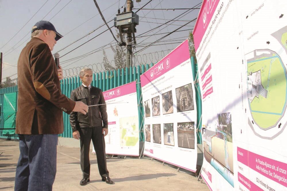 En entrevista, luego de poner en marcha un sistema de captación de agua pluvial en Tlalpan, Miguel Ángel Mancera destacó que a través de redes sociales el gobierno capitalino atiende denuncias ciudadanas (ESPECIAL)