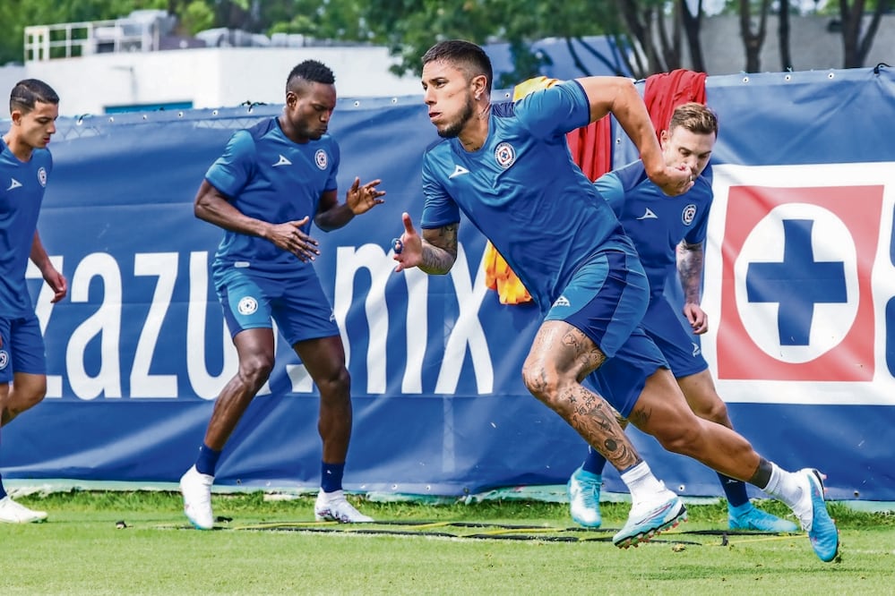 El veterano Carlos Salcedo llegó para reforzar la defensa de los cementeros. Foto: Club Cruz Azul