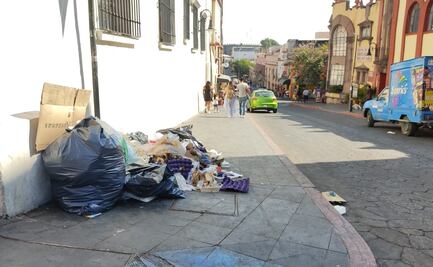 Cuernavaca luce calles con basura por falta de pago a empresa recolectora
