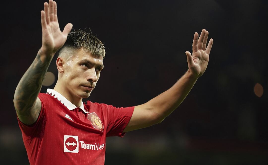 Lisandro Martínez fue ovacionado por ser campeón del mundo / Foto: AP