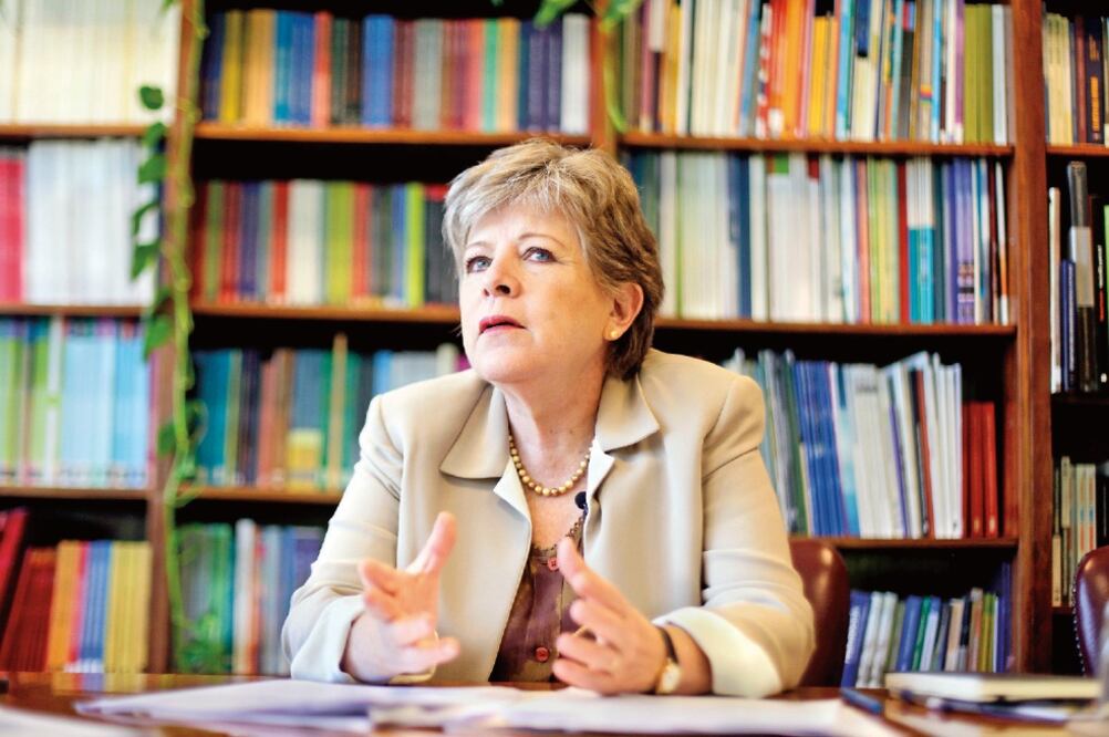 En América Latina se está produciendo un cambio de ciclo en materia monetaria y financiera, afirma. El alza en las tasas de interés en EU ha impactado a la región, pero puede beneficiar las exportaciones (SEBASTIAN SILVA. EFE)