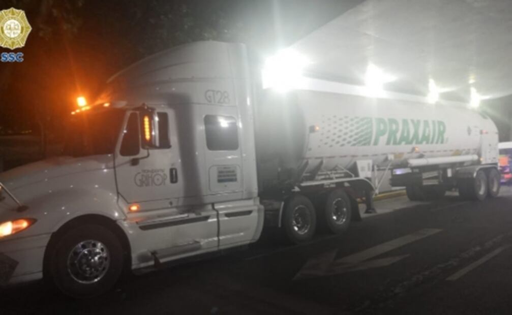 Choque entre combi y pipa llena de nitrógeno deja 6 lesionados en la Miguel Hidalgo