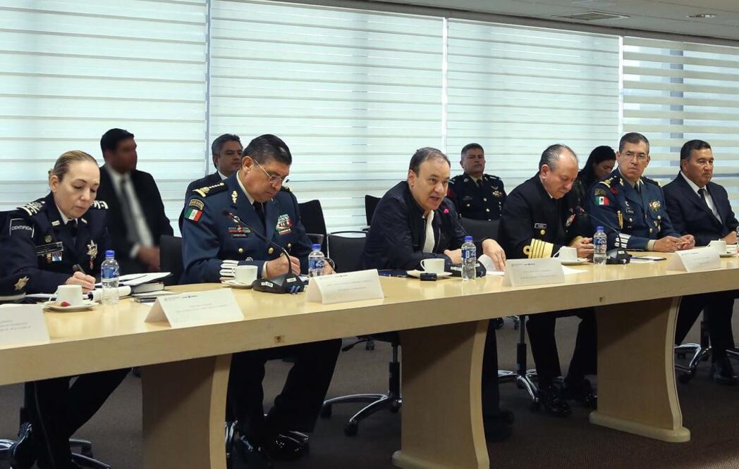 E titular de la SSPC, Alfonso Durazo Montaño, acompañado del comandante de la GN, el general Luis Rodríguez Bucio; los secretarios de la Defensa Nacional, Luis Crecencio Sandoval y Marina, José Rafael Ojeda Durán (ESPECIAL))
