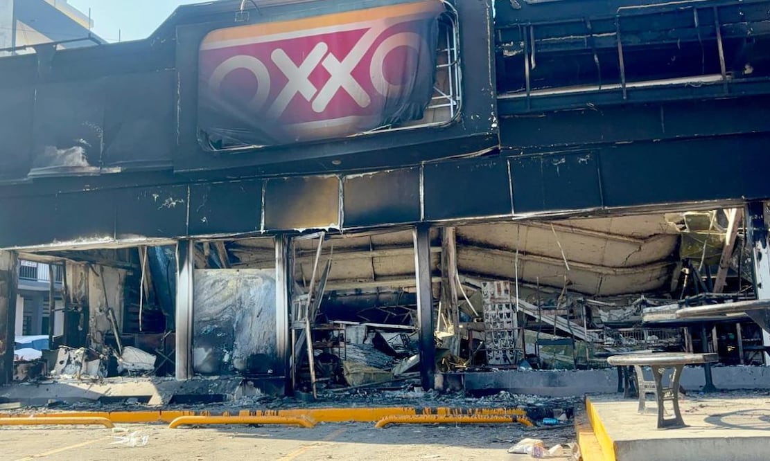 Durante el operativo contra "El Mencho" sujetos incendiaron locales de Ixtapa. Foto: Juan Carlos Williams