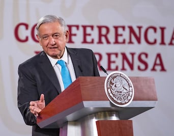 Partidos deben transparentar gasto en Facebook y Twitter: AMLO