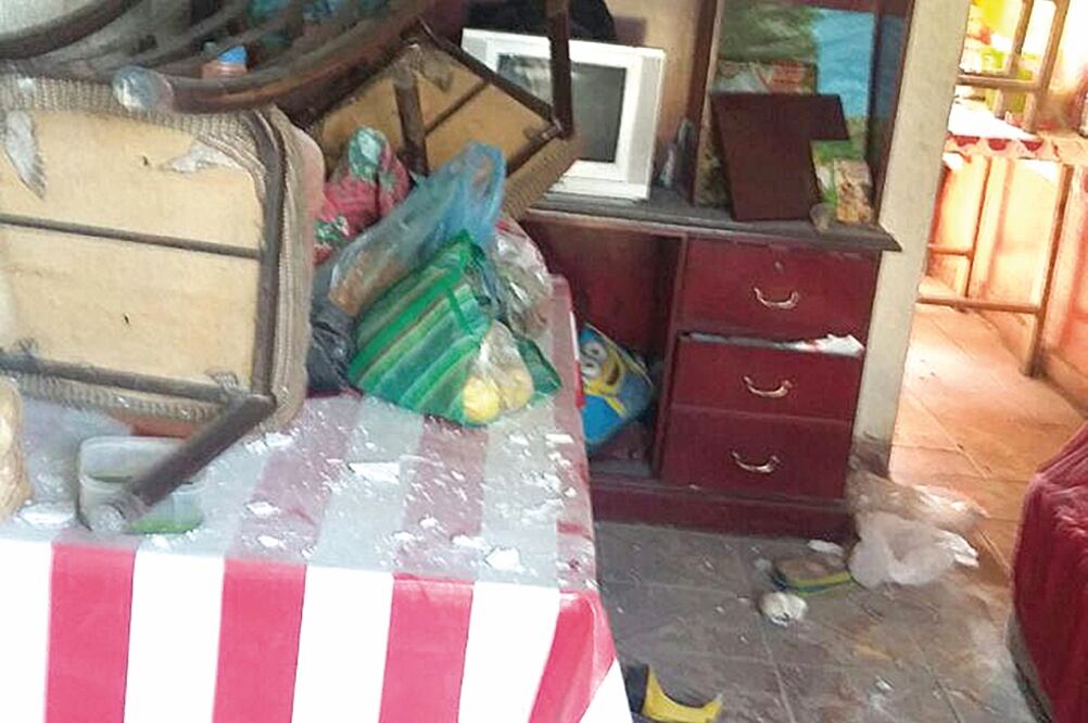 Los daños. La explosión en la calle Recursos Hidráulicos y Matamoros, en Santiago Teyahualco, afectó dos cuartos de una casa.