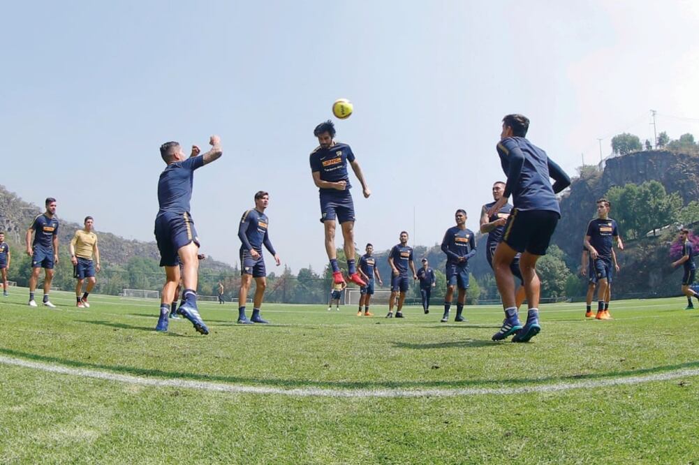 Los auriazules no bajan los brazos, pese a la pesada losa. Foto: ÁLVARO PAULIN. IMAGO7
