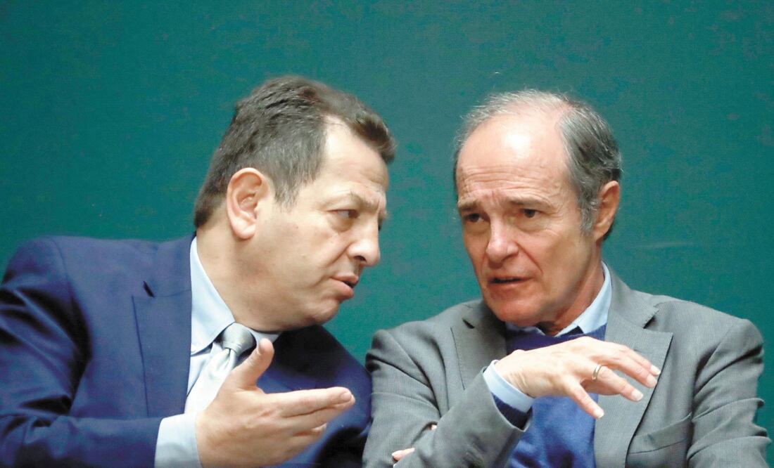 Pablo Benlliure (der.), directivo de la Secretaría de Desarrollo Urbano y Vivienda, dice que las casas-habitación estarán listas dentro de cinco años. IVÁN STEPHENS. EL UNIVERSAL