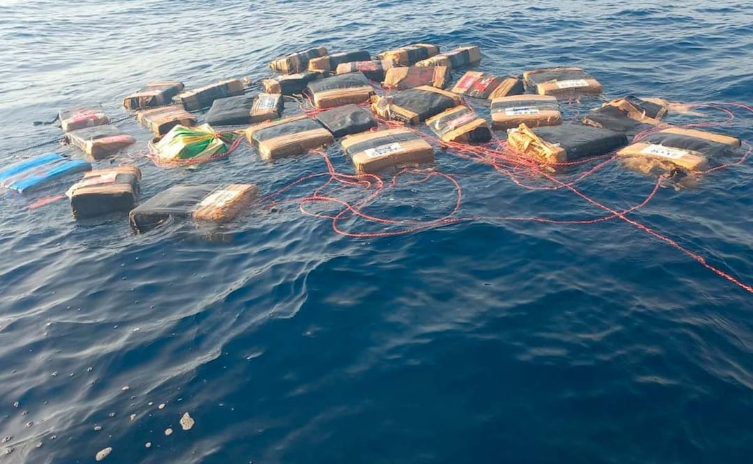 El aseguramiento fue de 78 bultos embalados en bolsas color negro, que contenían un total de dos mil 155 paquetes de polvo blanco. Foto: Especial