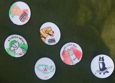 Universitarios recaudan fondos con calcomanías de Frida