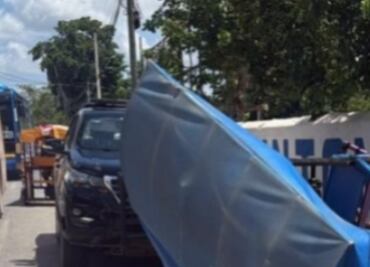 Volcadura de mototaxi deja cuatro heridos en Yucatán; tres son niños que salían de la escuela