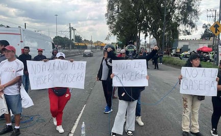 Vecinos de Nezahualcóyotl bloquean Calzada Ignacio Zaragoza, a la altura del Metro Canal de San Juan; rechazan construcción de gasera