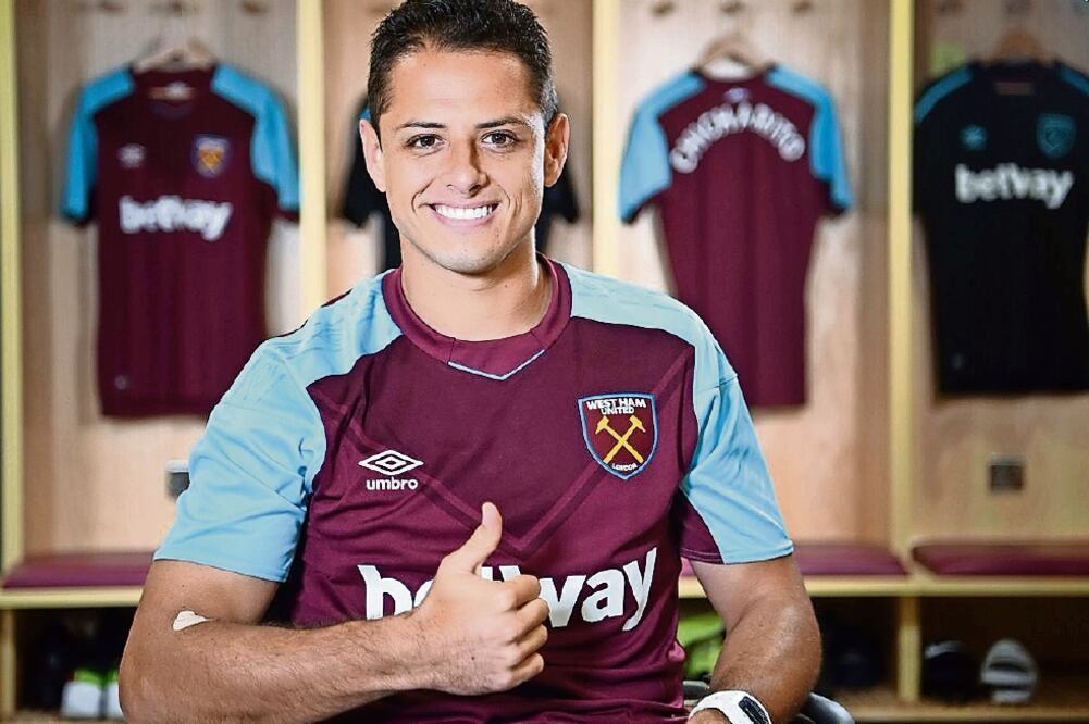 Javier Hernández ya lució la playera de su nuevo club en la Premier (TWITTER)