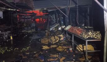 Incendio consume 123 locales en la Central de Abasto de Ixtapaluca; no se reportan lesionados