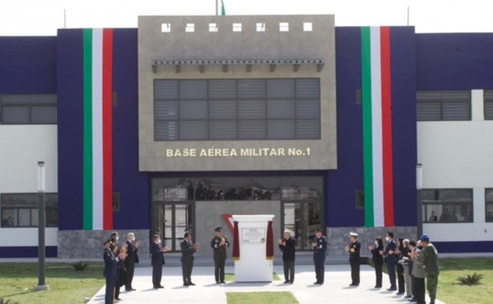 Con las Fuerzas Armadas estamos sacando adelante al país: AMLO