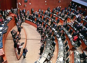 Con licencia indefinida, 14 senadores